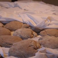 Wieder Start der Brotbackaktionen der Konfis