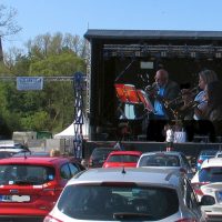 Singen erlaubt – Hupen im Gottesdienst verboten :-)