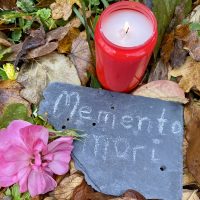 Im digitalen Trauerbuch die Namen vermerken