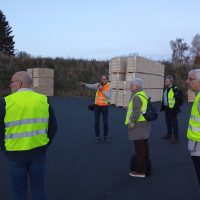 Pfarrkonvent besucht Mann Naturenergie in Langenbach