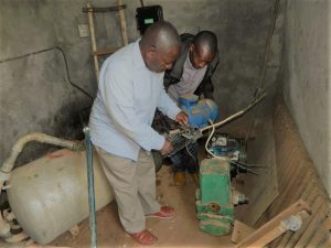 Ingenieurarbeiten: Ausbau der alten Pumpen 