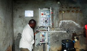 Installieren der Schaltanlage für die neuen Pumpen bzw. der ganzen Stromversorgung