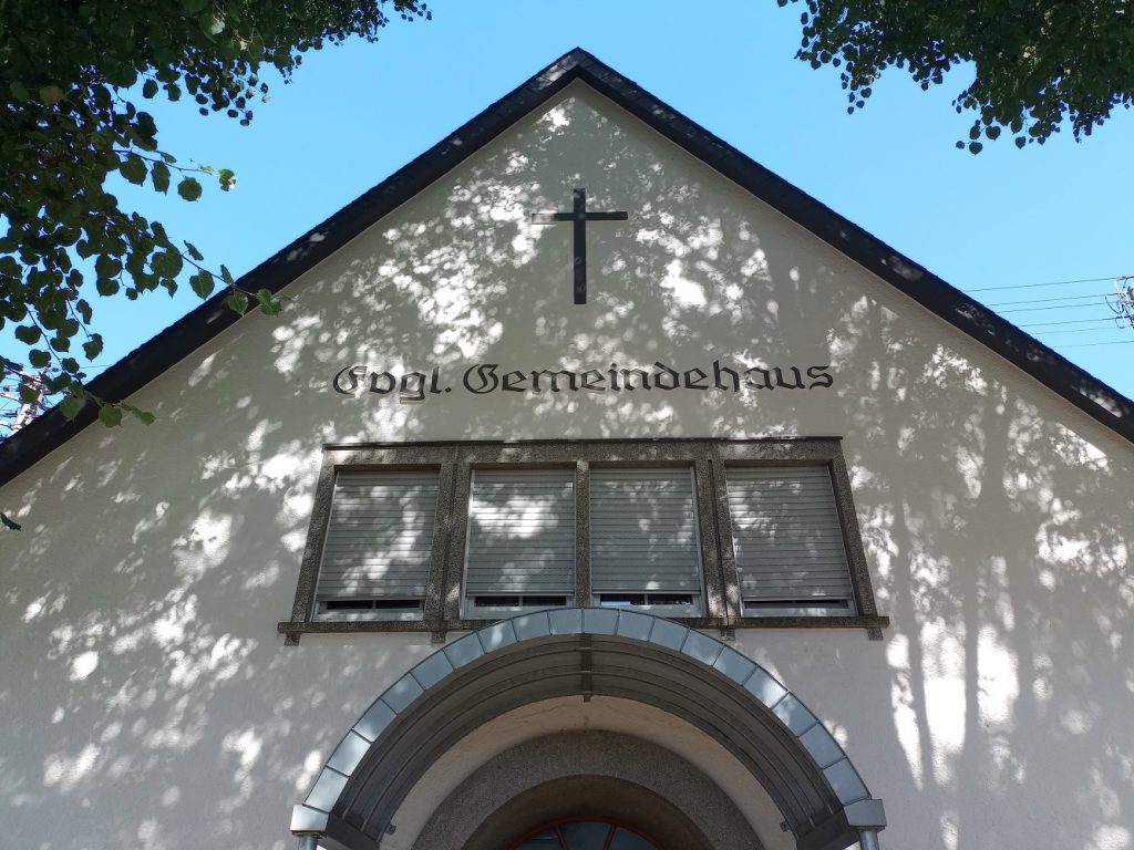 Wegen Sanierungsarbeiten in der Kirche in Gebhardshain fand der Gottesdienst im Gemeindehaus Elkenroth statt.