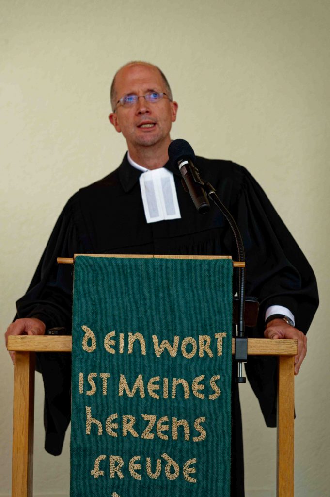 Präses Dr. Thorsten Latzel predigt in Weyerbusch