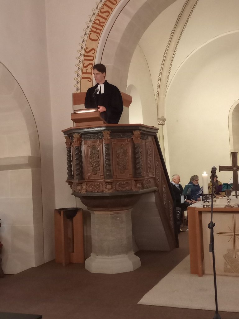 Jurij Lange während der Predigt