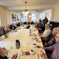 Frühstück der Männerarbeit blickt hinter die Kulissen