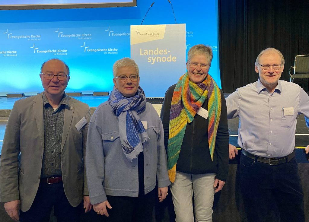 Pfarrer Joachim Triebel-Kulpe, Superintendentin Pfarrerin Andrea Aufderheide, Petra Stroh und Frank Schumann (v.l.n.r.) Foto: EKiR