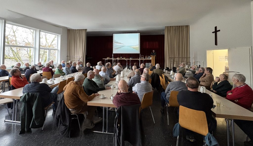 Das Männerfrühstück hat Wald und Wolf zum Thema.