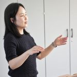 Hyejoung Choi dirigiert. (Foto: Julia Hilgeroth-Buchner)