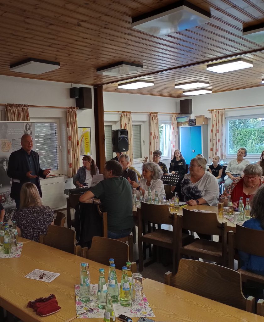 Superintendent Marcus Tesch spricht